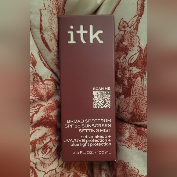 ITK Broad Spectrum SPF 30 Sunscreen Setting Mist 3.3 Fl Oz - Picture 4 of 8